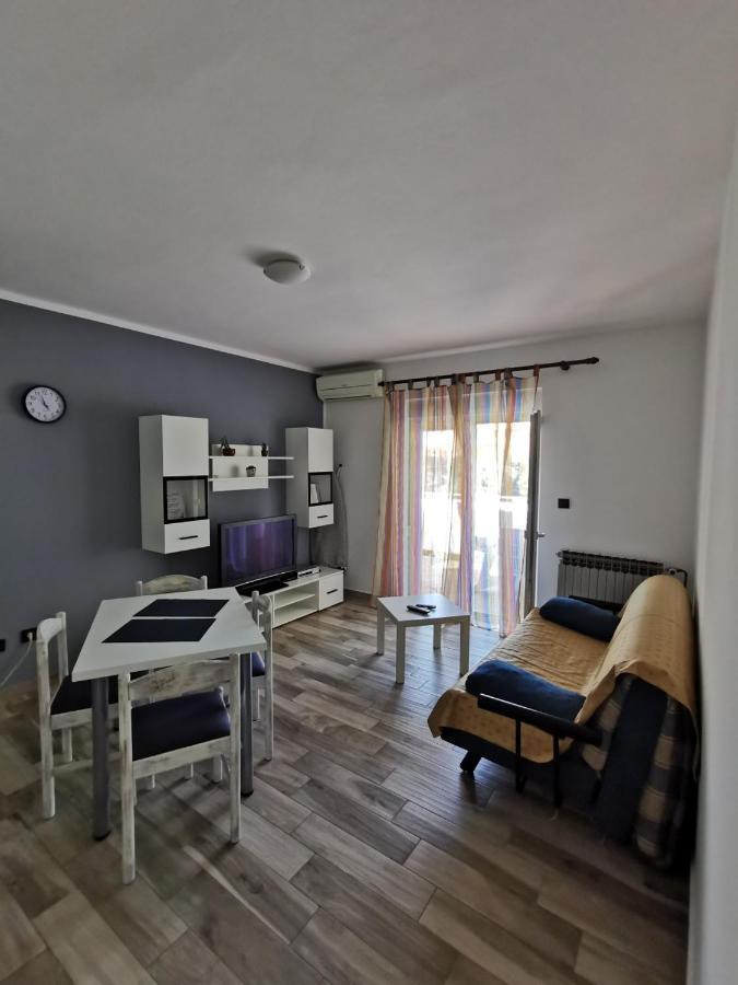 Apartment Martina Banjol エクステリア 写真