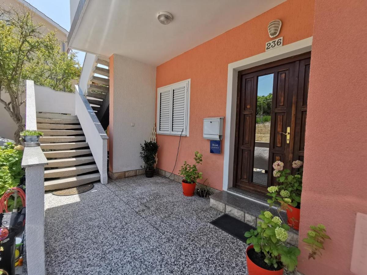 Apartment Martina Banjol エクステリア 写真