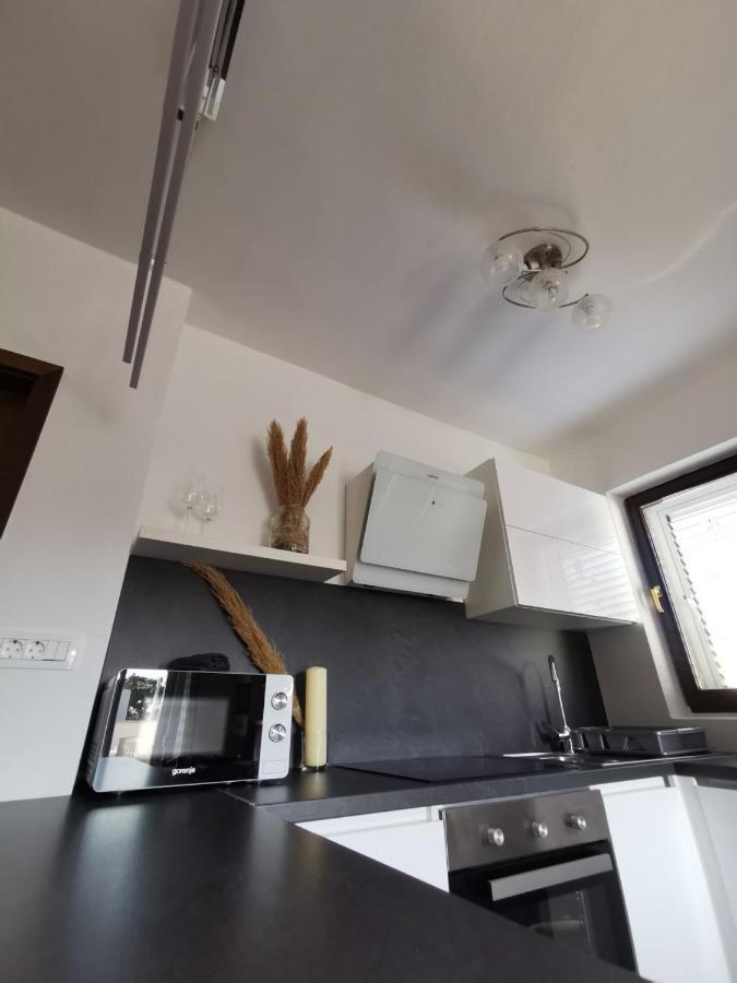 Apartment Martina Banjol エクステリア 写真