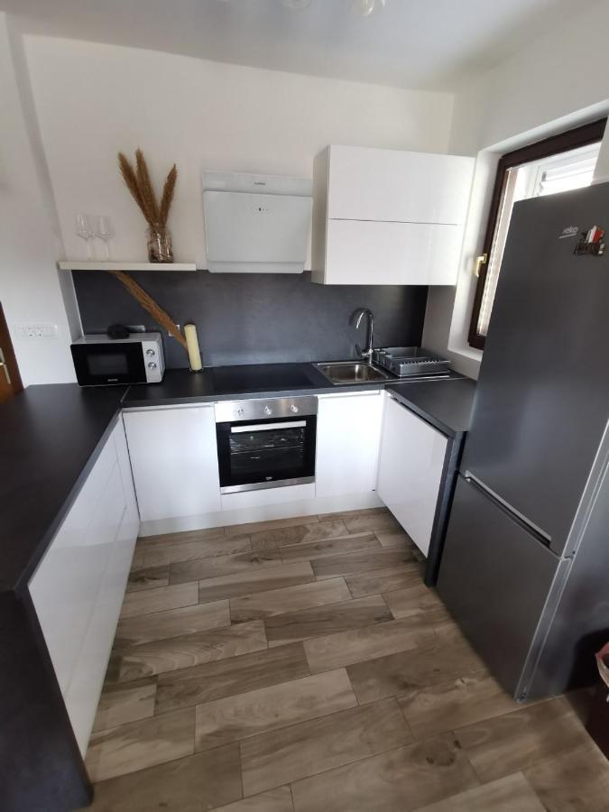 Apartment Martina Banjol エクステリア 写真