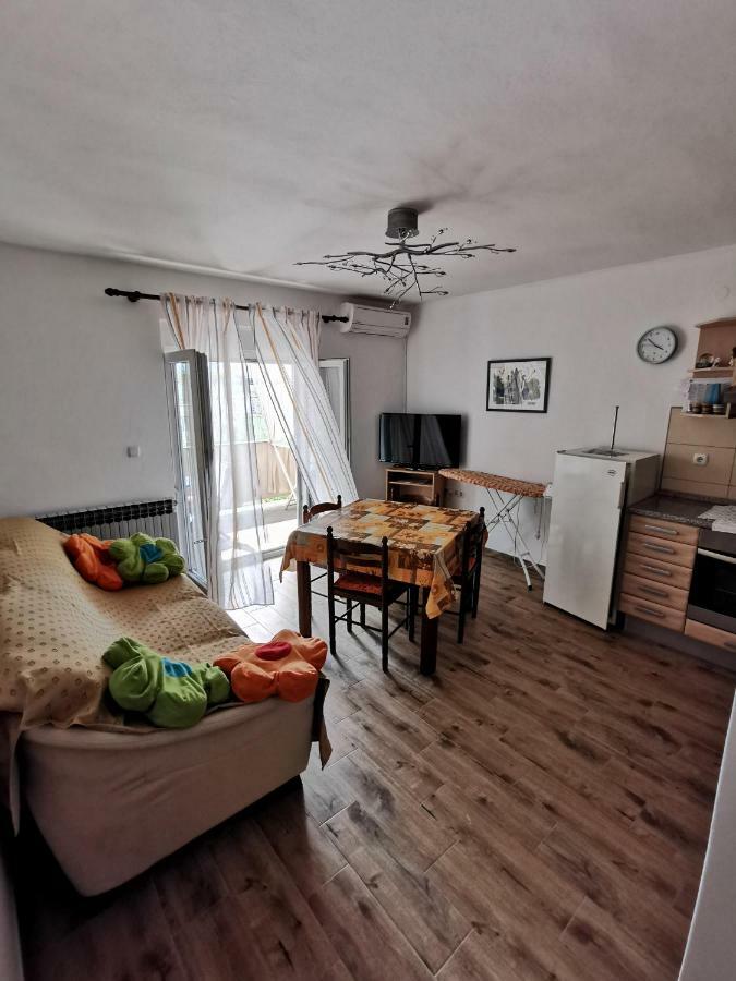 Apartment Martina Banjol エクステリア 写真