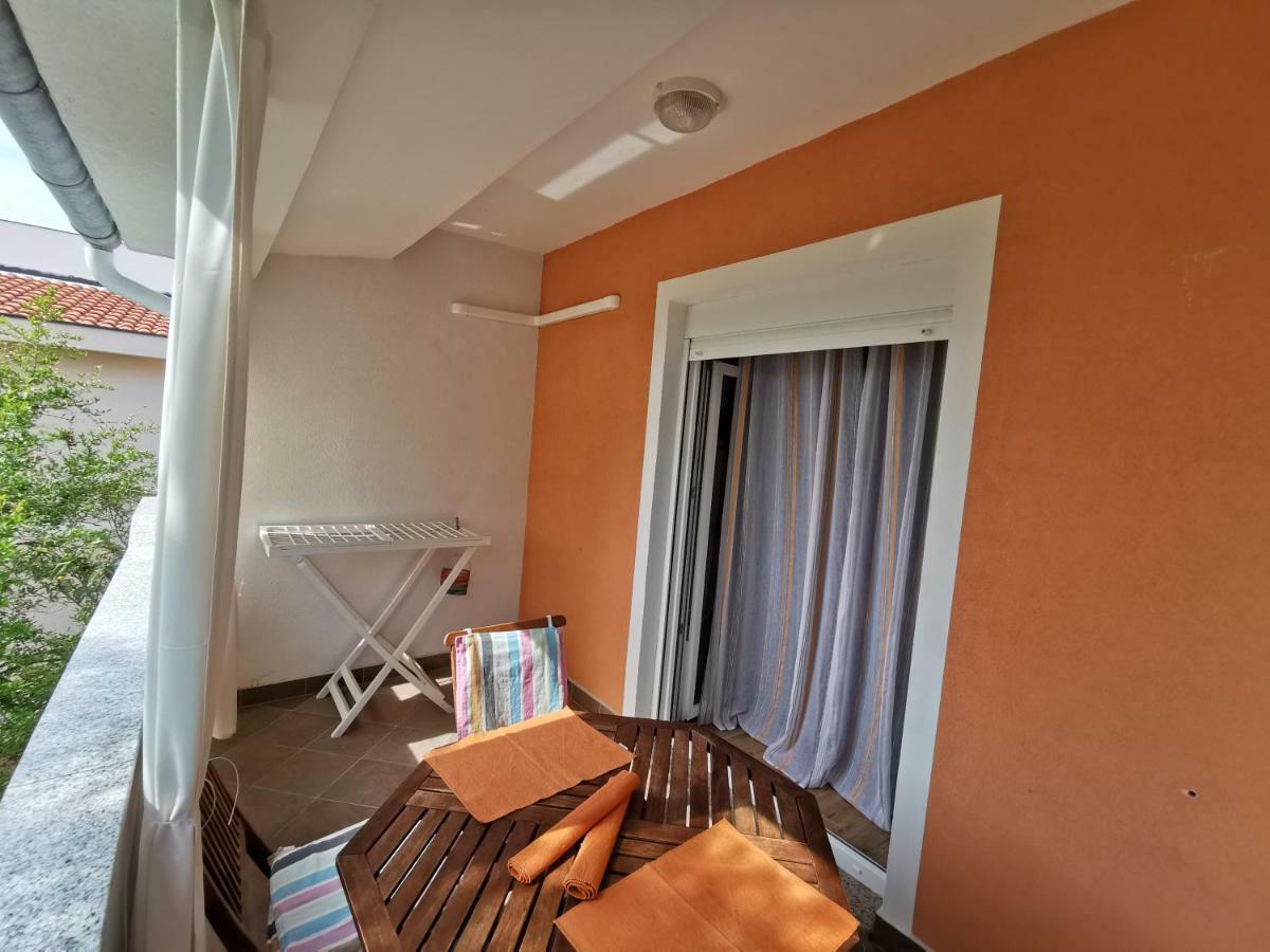 Apartment Martina Banjol エクステリア 写真